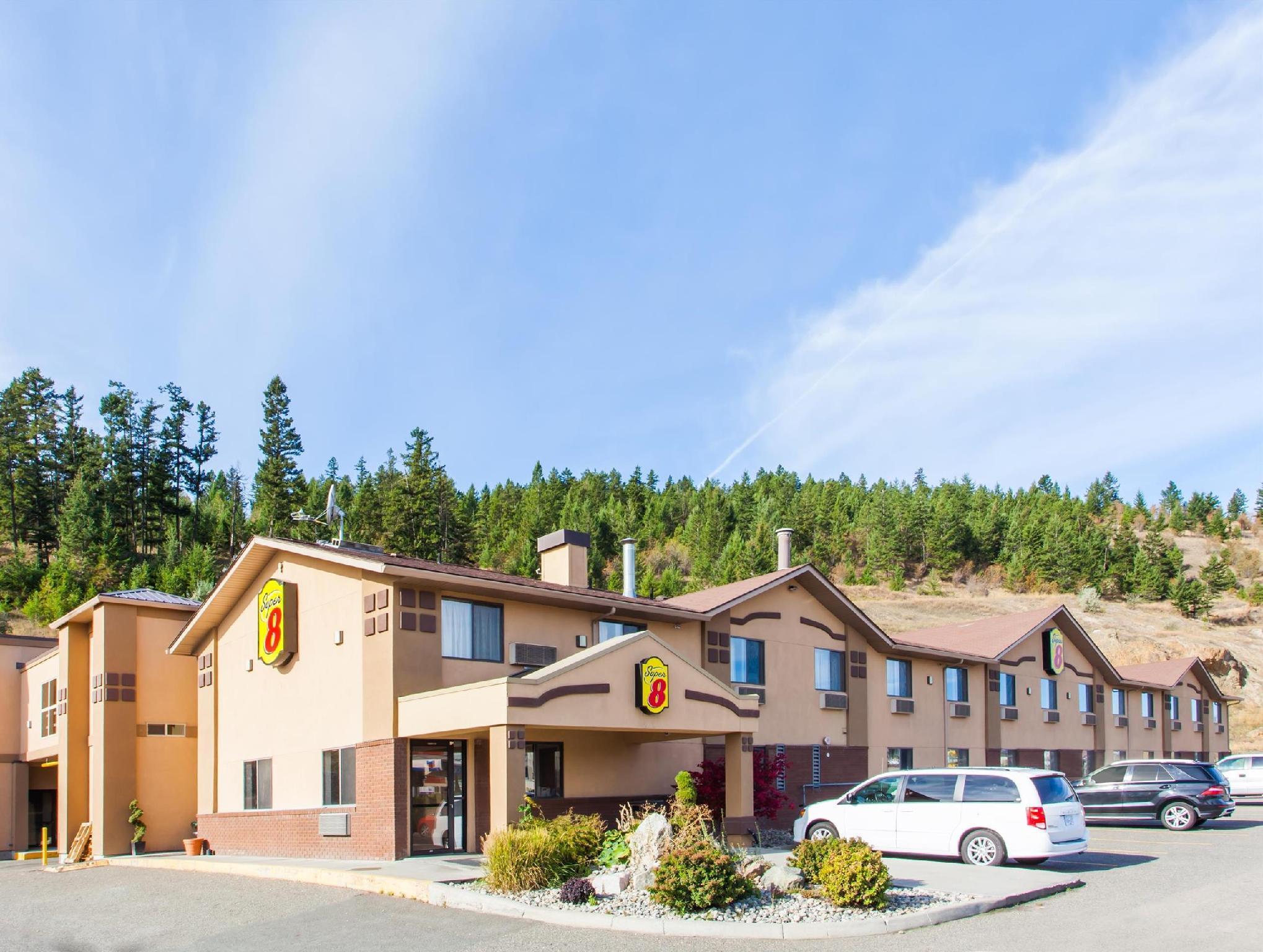 Hotel Super 8 By Wyndham Kamloops On The Hill Exterior foto