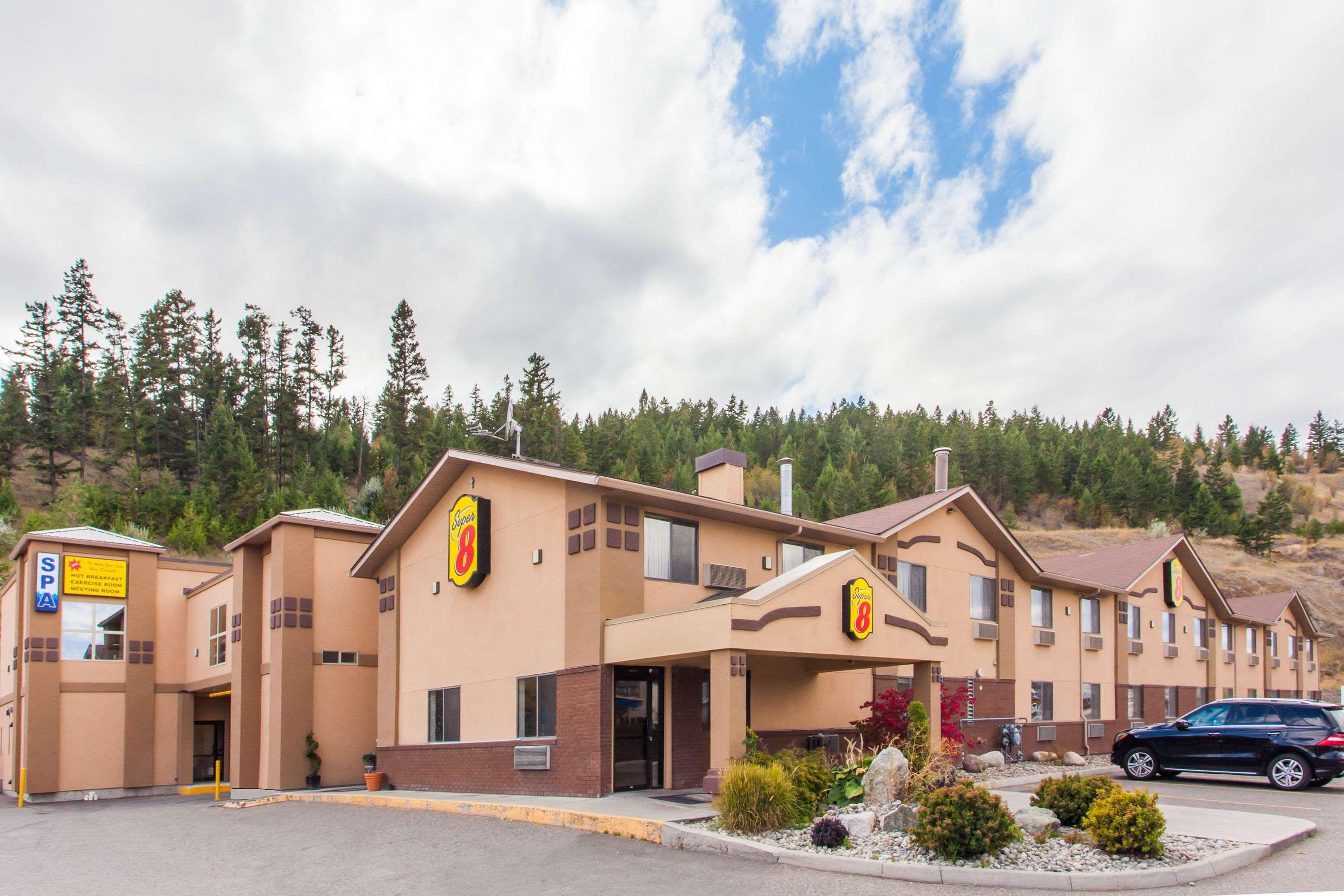 Hotel Super 8 By Wyndham Kamloops On The Hill Exterior foto