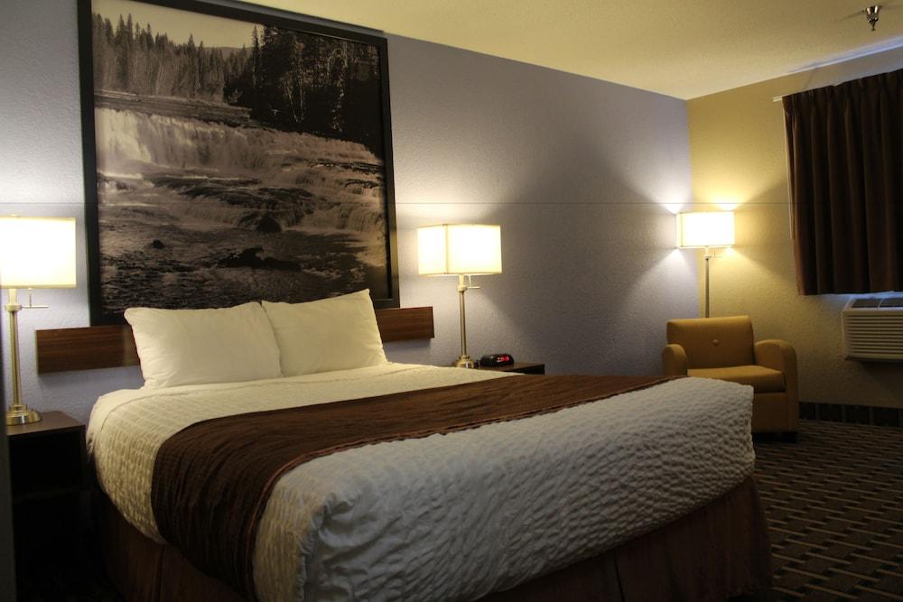 Hotel Super 8 By Wyndham Kamloops On The Hill Exterior foto