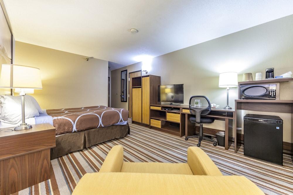 Hotel Super 8 By Wyndham Kamloops On The Hill Exterior foto