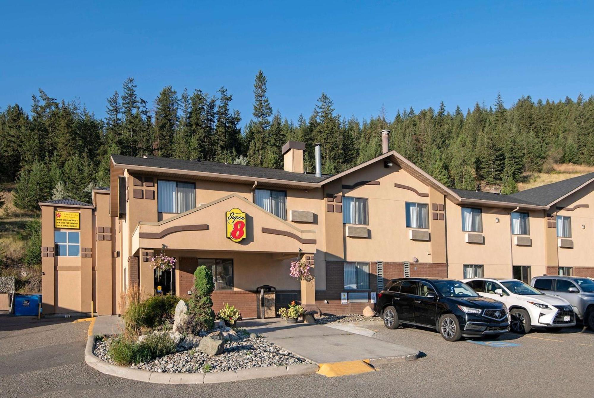 Hotel Super 8 By Wyndham Kamloops On The Hill Exterior foto